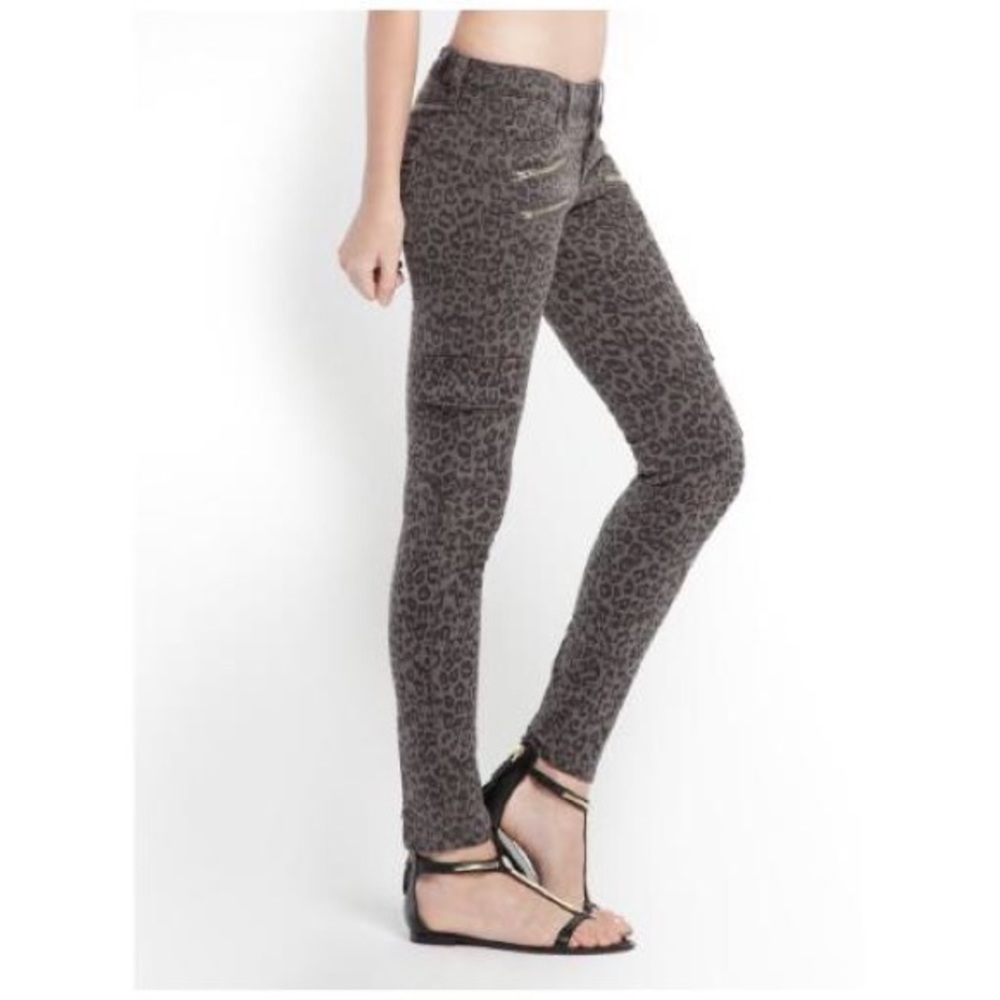 Guess Leopard Cargo Jeans 🐆 NWOT